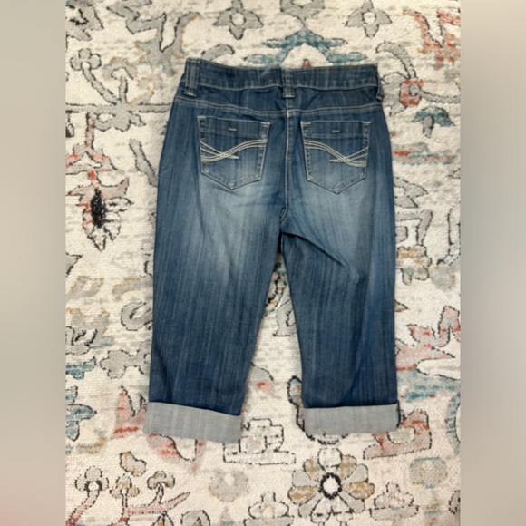 Contrast Capri Jeans - Picture 2 of 6